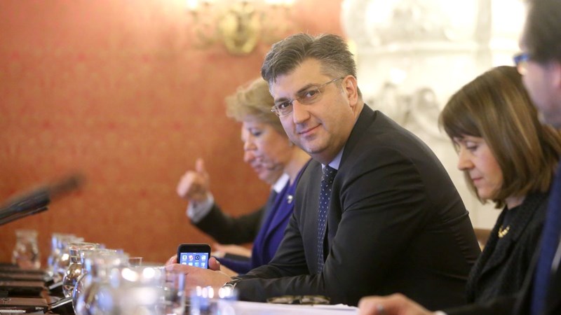 Predsjednik Vlade: Nabavom borbenih aviona Hrvatska snažnije pridonosi sigurnosti u svom širem području